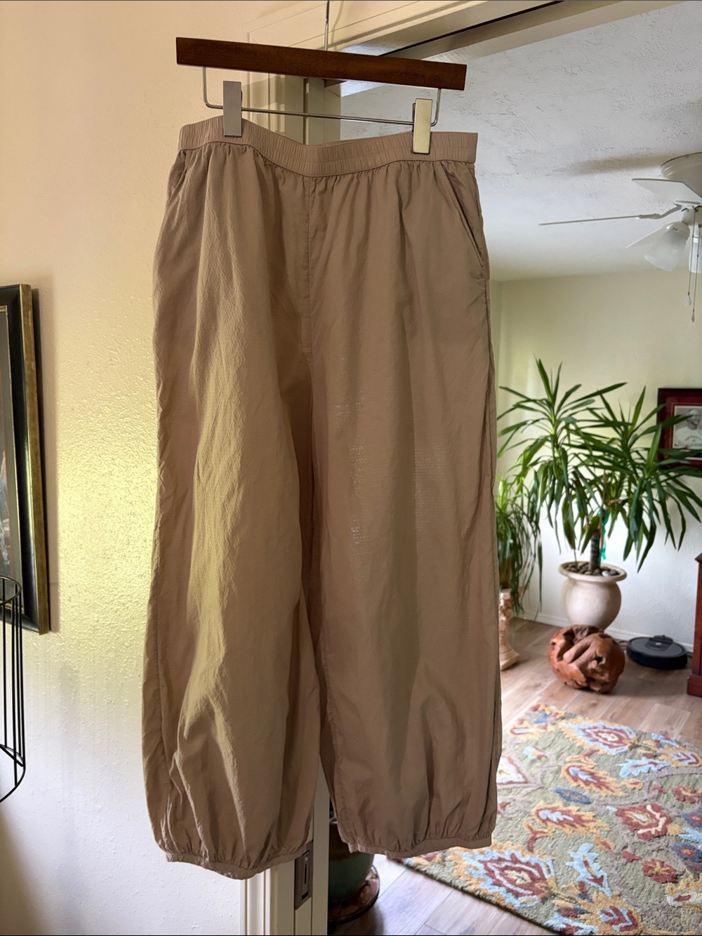 Gudrun Sjoden Wide-Leg Elastic Hem Pants in Light Beige